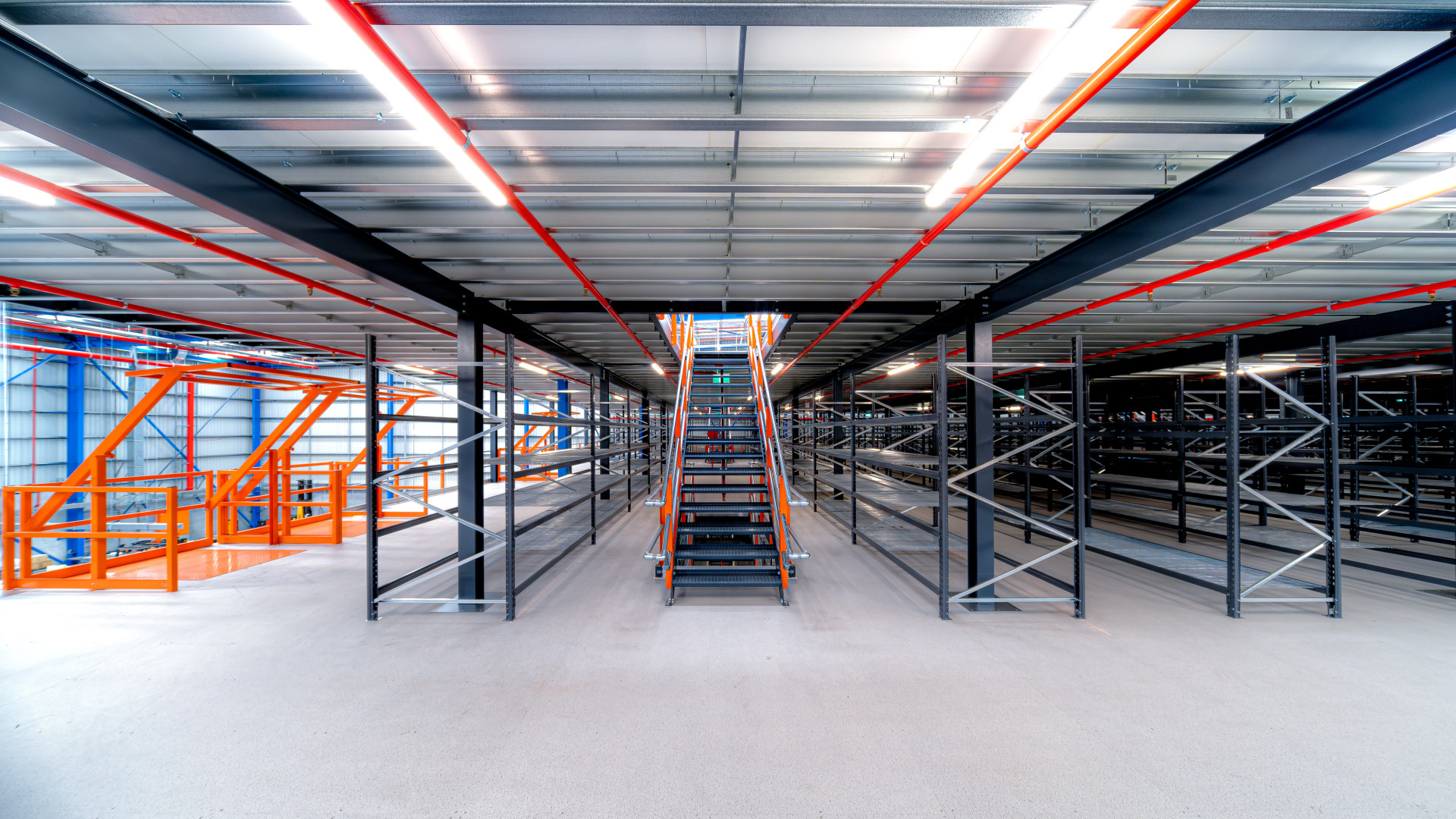 How Custom Industrial Mezzanines Boost Productivity in Multi-Level Warehousing and Production