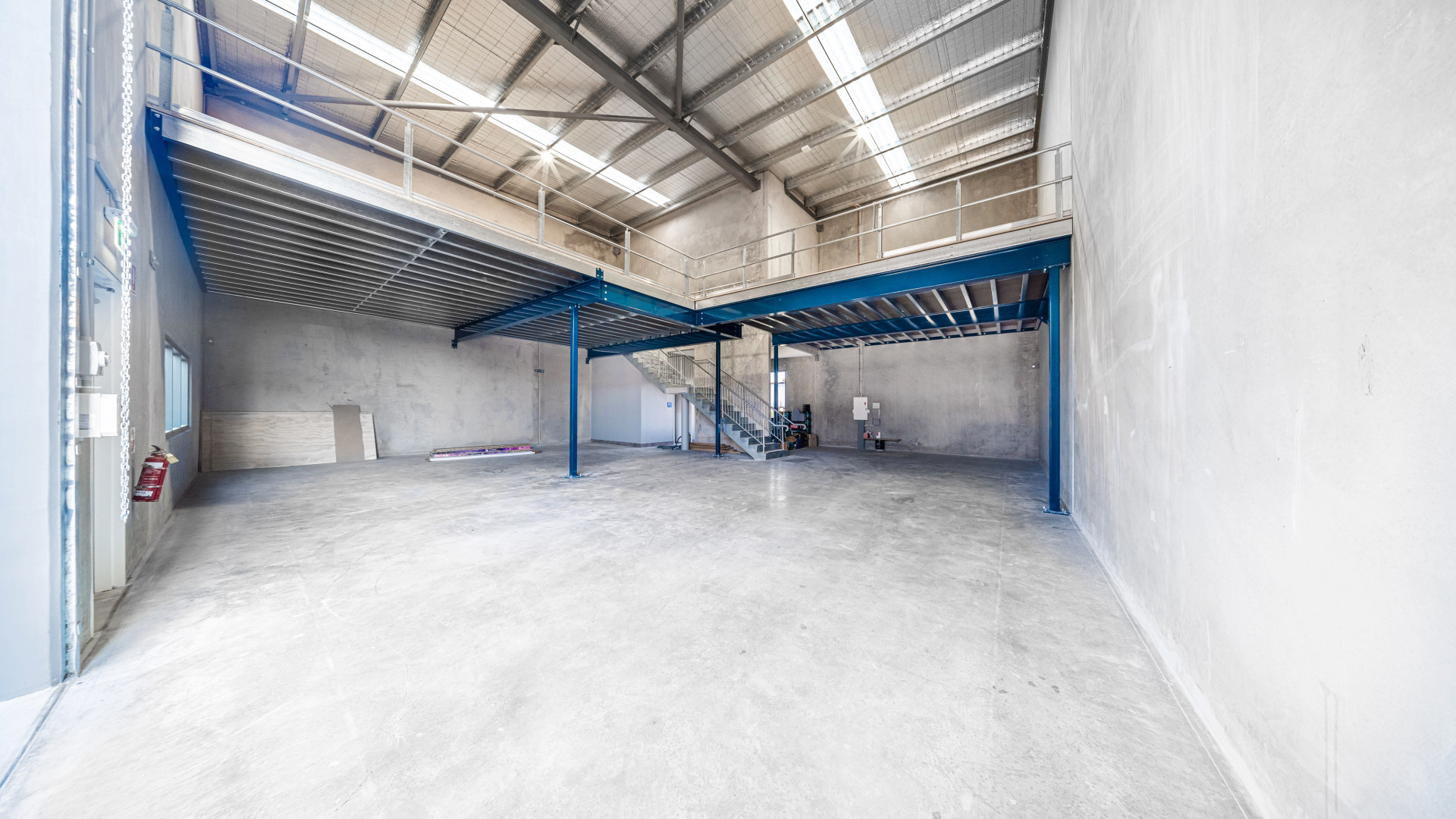 How modular mezzanine systems reduce construction risk in occupied buildings