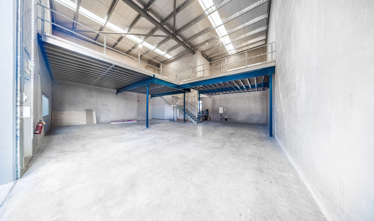How modular mezzanine systems reduce construction risk in occupied buildings