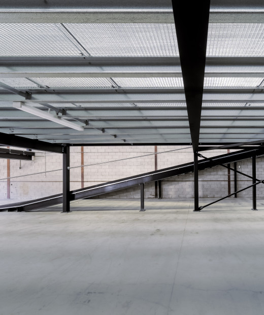 Choosing the Right Mezzanine Floor: When to Use Solid Panels and When to Use Grating
