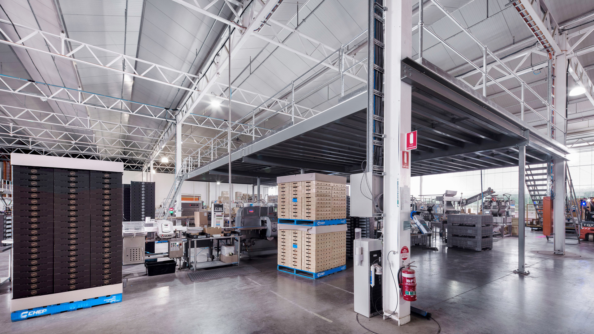 Custom Mezzanine Floors: Tailored Solutions for Complex Warehousing Needs