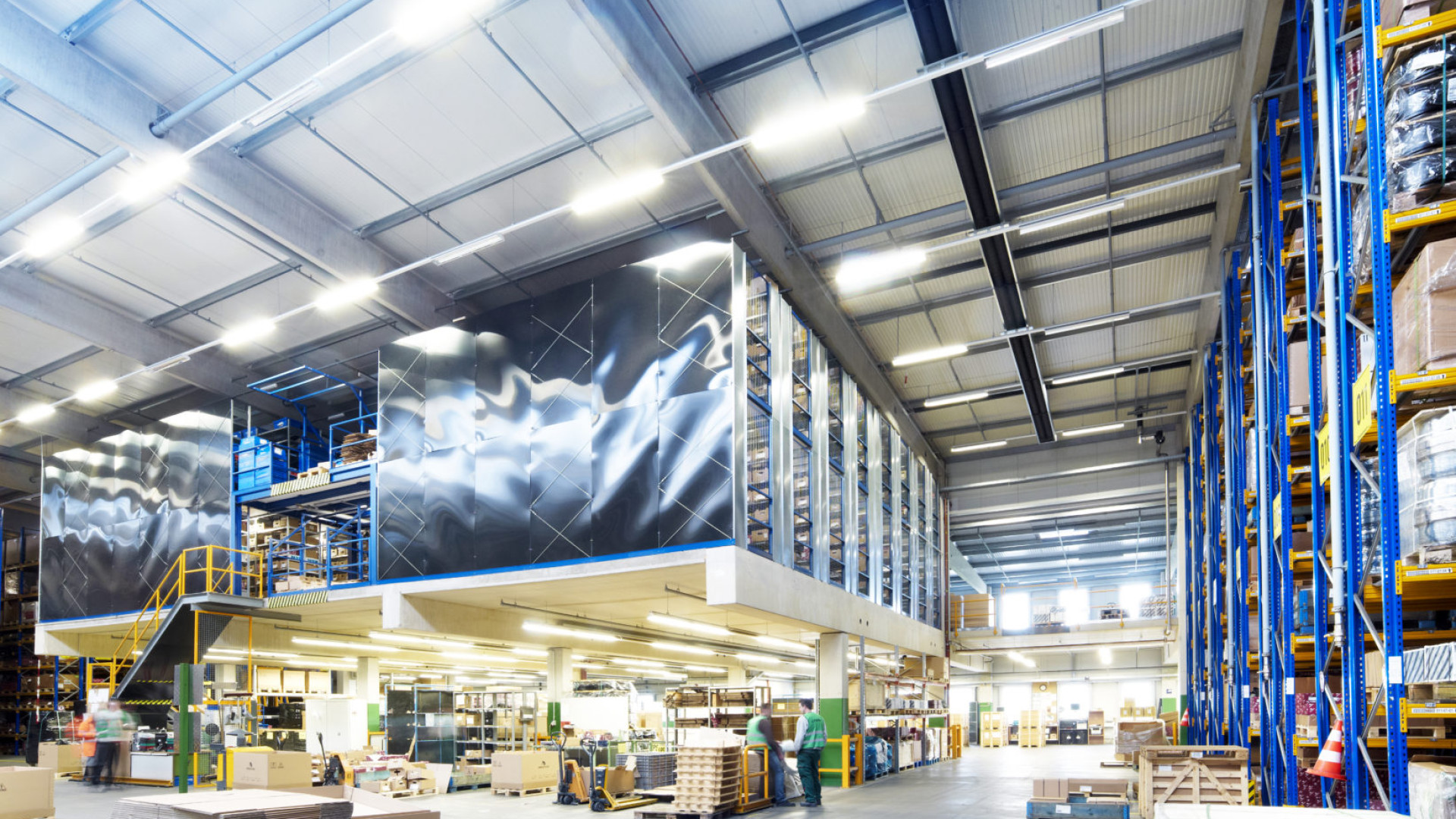 Optimising Auto Parts Fulfillment with Mezzanines & Conveyors