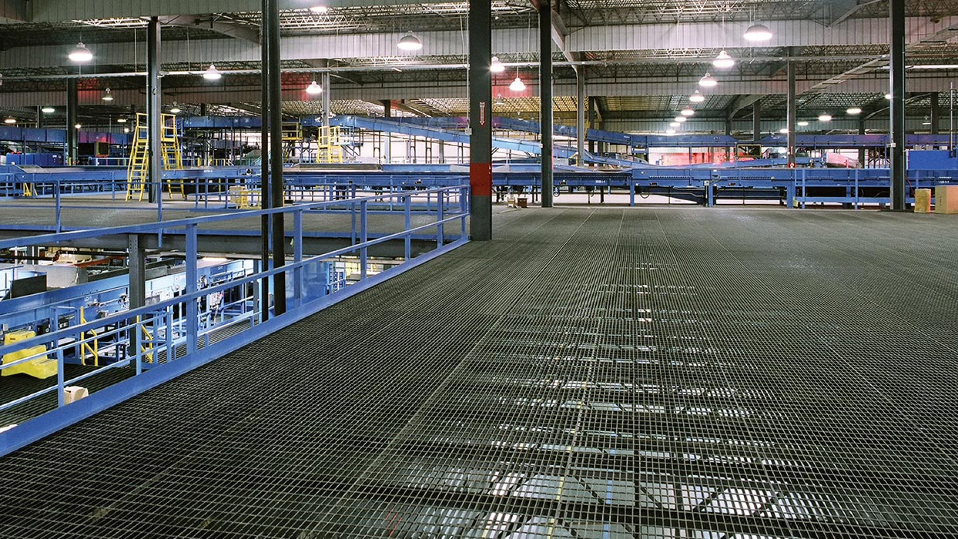 The Pros and Cons of Press-Locked Grating vs Welded Bar Grating and Why Meiser’s Press-Locked Grating Stands Out